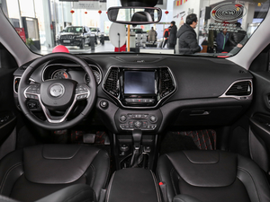 2019款2.0T 四驱探享版 国V 内饰全景