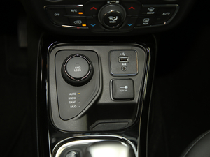 2019220T ԄӼ(q) VI п؅^(q)