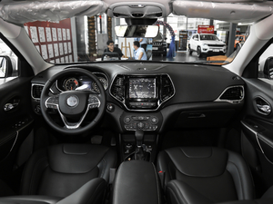 2020款2.0T 四驱豪华版 内饰全景