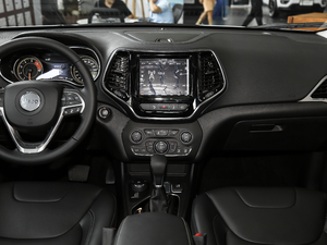 2020款2.0T 四驱豪华版 中控台