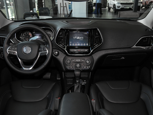 2020款2.0T 两驱领先版 中控台