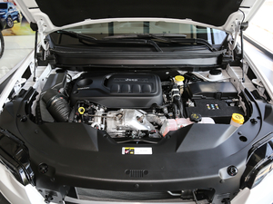 2020款2.0T 两驱领先版 发动机