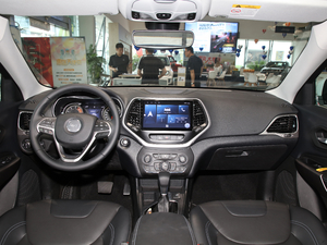 2020款2.0L 两驱安全升级版 中控区