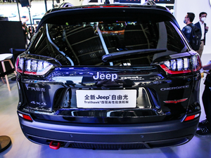 2020款2.0T 四驱高性能旗舰版 正后	