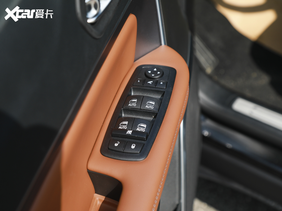 2020���ָ�]�� 2.0T ��򌾫Ӣ��