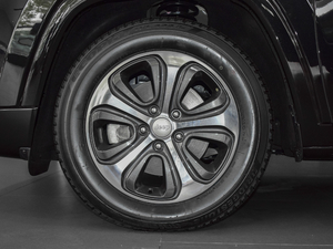 2020款2.0T 领先版 轮圈