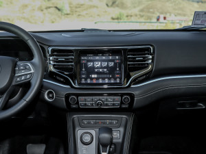 2022款2.0T 插电混动版 中控台