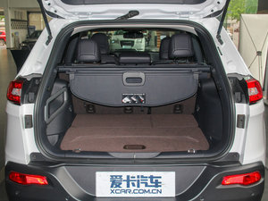 2016款2.4L 专业版 行李厢空间