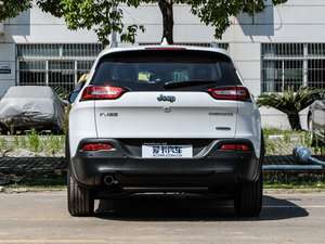 2016款2.0L 优越版 正后	