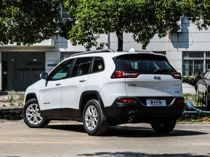 2016款2.0L 优越版 左后45度