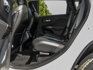 2016款2.0L 优越版 后排空间