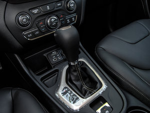 2016款2.0L 优越版 换挡杆