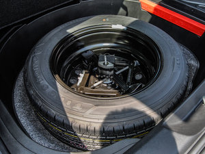 2016款2.0L 优越版 备胎