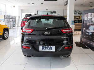 2017款2.4L 领先版智能包 正后	
