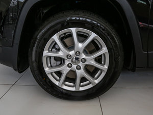 2017款2.4L 领先版智能包 轮圈