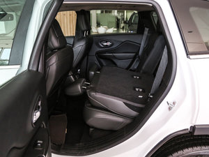 2017款2.0L 优越版 后排空间