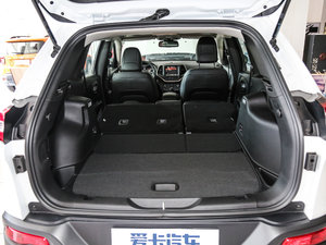 2017款2.0L 优越版 行李厢空间