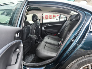 2023款2.0T 后驱豪华版 后排空间