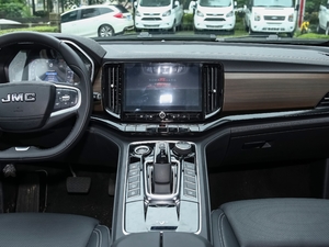2020款2.0T 自动四驱柴油舒适版 中控台
