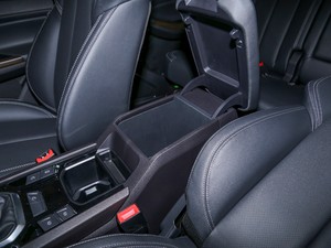 2020款2.0T 手动四驱柴油舒适版 空间座椅
