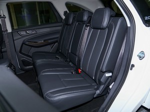 2020款2.0T 手动四驱柴油舒适版 后排座椅