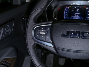2020款2.0T 手动四驱柴油舒适版 中控区