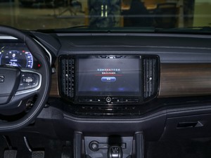 2020款2.0T 手动四驱柴油舒适版 中控区