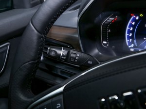 2020款2.0T 手动四驱柴油舒适版 中控区