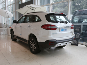 2020款2.0T 手动四驱汽油舒适版 左后45度