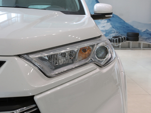 2020款2.0T 手动四驱汽油舒适版 大灯