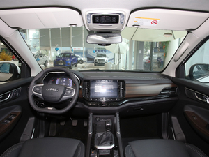 2020款2.0T 手动四驱汽油舒适版 内饰全景