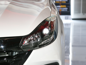 2020款1.8T 汽油两驱舒享版标轴JX4G18A6L 大灯