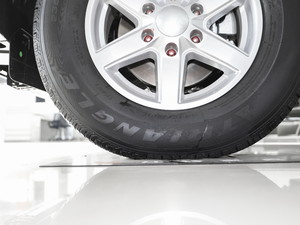 2020款1.8T 汽油四驱舒享版标轴JX4G18A6L 轮胎品牌