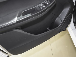 2020款1.8T 汽油四驱舒享版标轴JX4G18A6L 前门储物空间
