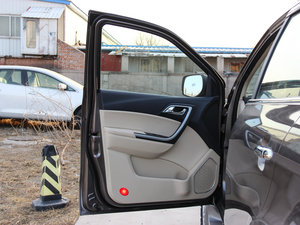2013款汽油 2.0T 两驱手动豪华版 七座 驾驶位车门
