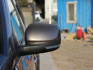 2013款汽油 2.0T 两驱手动豪华版 七座 后视镜