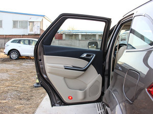 2013款汽油 2.0T 两驱手动豪华版 七座 左后车门