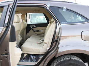 2013款汽油 2.0T 两驱手动豪华版 七座 后排空间