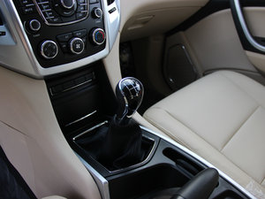 2013款汽油 2.0T 两驱手动豪华版 七座 换挡杆