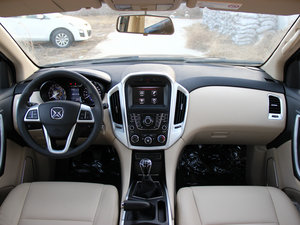 2013款汽油 2.0T 两驱手动豪华版 七座 内饰全景