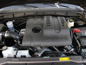 2013款汽油 2.0T 两驱手动豪华版 七座 其它