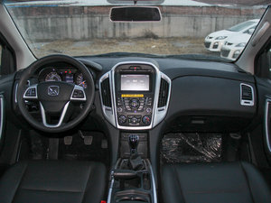 2013款汽油 2.0T 四驱手动超豪华版 五座 内饰全景