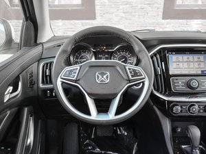 2016款2.0T 自动两驱汽油豪华版5座 方向盘