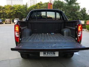 2017款经典2.4T 手动四驱 长轴豪华版 柴油 行李厢空间