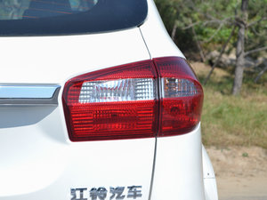 2017款2.0T 自动两驱柴油豪华天窗版5座 尾灯