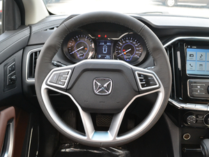 2017款2.0T 自动两驱柴油豪华版5座 方向盘
