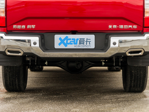 2021款2.5T 手动四驱休闲乐享型 长箱 柴油 排气管