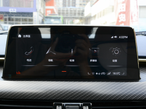 2021款2.0T 手动四驱运动尊享型 长箱 柴油 中控台显示屏