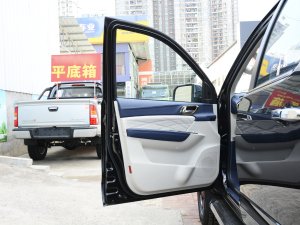 2021款2.0T 手动四驱运动尊享型 长箱 柴油 驾驶位车门