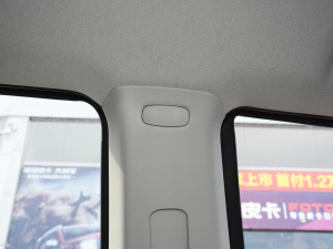 2021款2.0T 手动四驱休闲乐享型 长箱 柴油 中控区